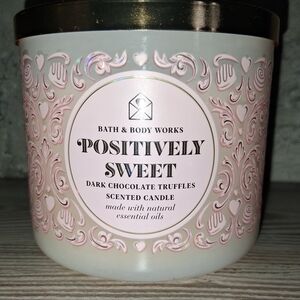 Bath & Body Works POSITIVELY SWEET Dark Chocolate Truffles 3- Wick Candle. NEW!